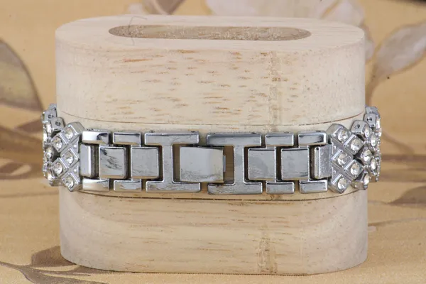 Silver_Metal_Quartz_Analog_Watch_For_Girls