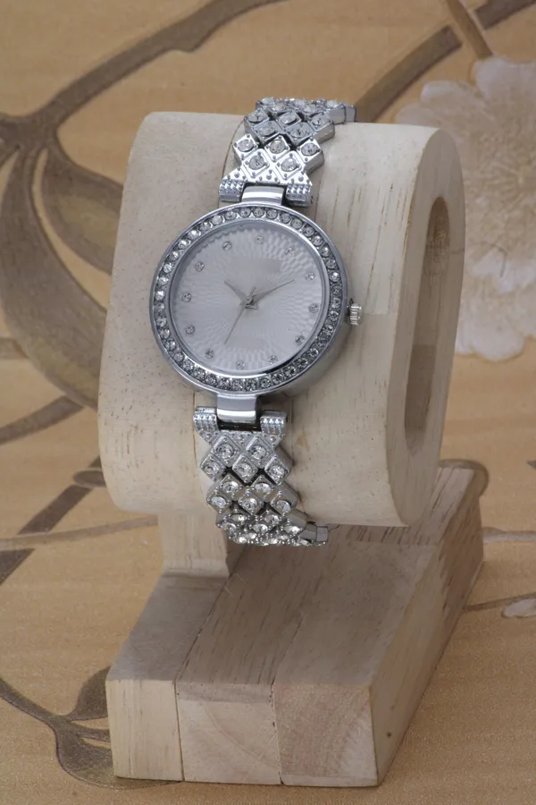 Silver_Metal_Quartz_Analog_Watch_For_Girls