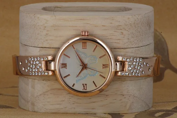 Rose_Gold_Metal_Quartz_Analog_Watch_For_Girls