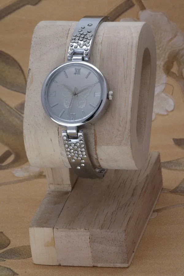 Silver_Metal_Quartz_Analog_Watch_For_Girls