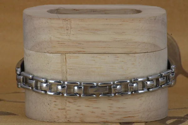 Silver_Metal_Quartz_Analog_Watch_For_Girls