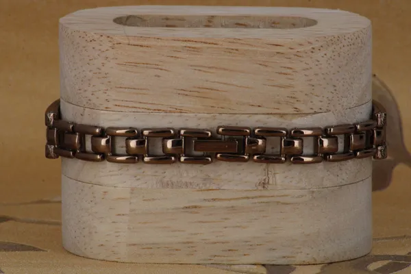 Brown_Metal_Quartz_Analog_Watch_For_Girls
