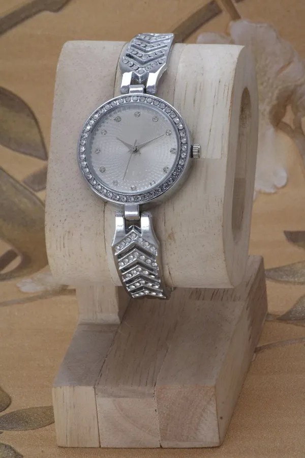 Silver_Metal_Quartz_Analog_Watch_For_Girls