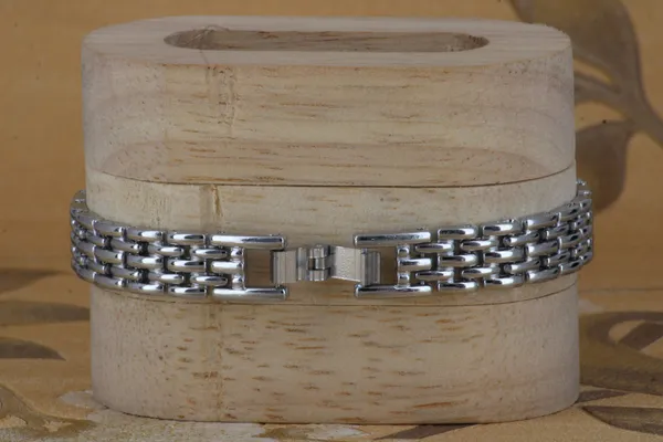 Silver_Metal_Quartz_Analog_Watch_For_Girls
