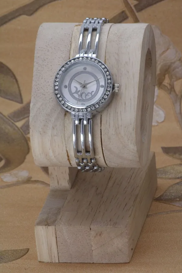 Silver_Metal_Quartz_Analog_Watch_For_Girls