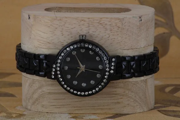 Black_Metal_Quartz_Analog_Watch_For_Girls