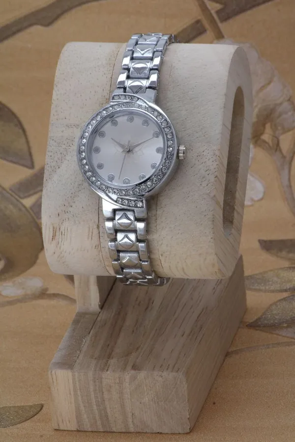 Silver_Metal_Quartz_Analog_Watch_For_Girls