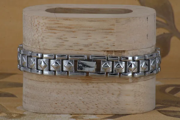 Silver_Metal_Quartz_Analog_Watch_For_Girls