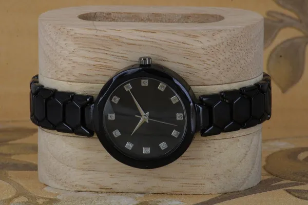 Black_Metal_Quartz_Analog_Watch_For_Girls