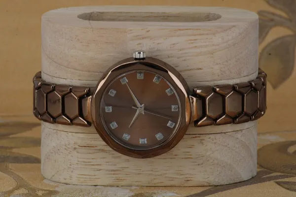 Brown_Metal_Quartz_Analog_Watch_For_Girls