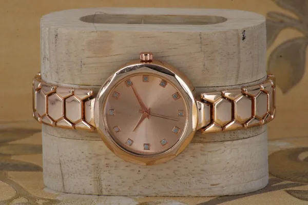 Rose_Gold_Metal_Quartz_Analog_Watch_For_Girls