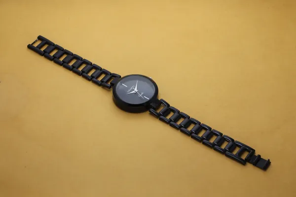 Black_Metal_Quartz_Analog_Watch_For_Girls