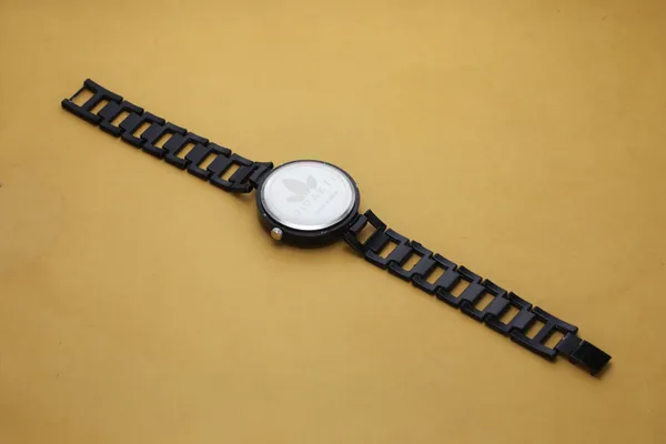 Black_Metal_Quartz_Analog_Watch_For_Girls