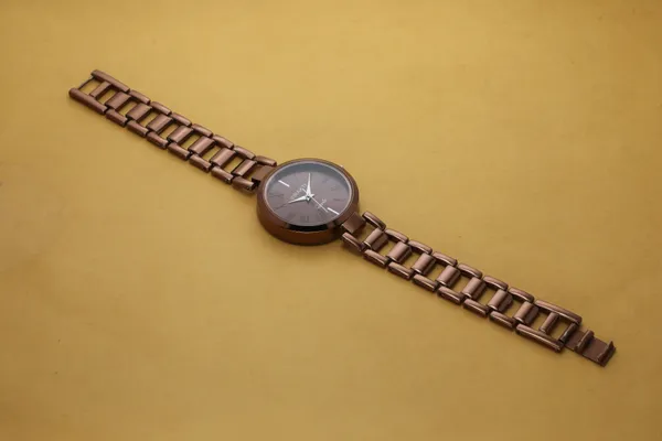 Brown_Metal_Quartz_Analog_Watch_For_Girls