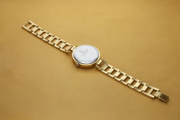 Gold_Metal_Quartz_Analog_Watch_For_Girls
