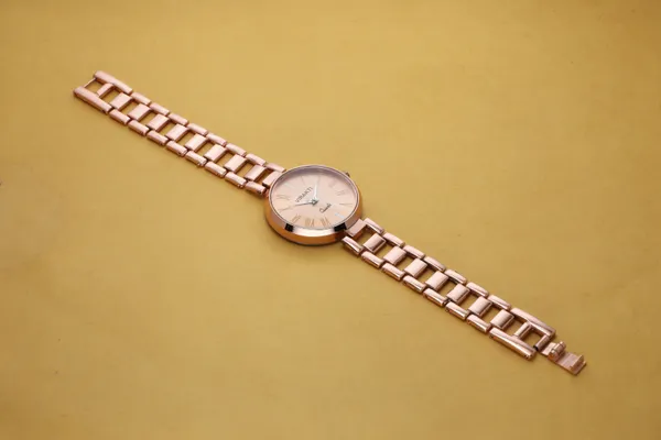 Rose_Gold_Metal_Quartz_Analog_Watch_For_Girls