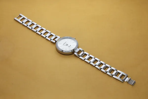 Silver_Metal_Quartz_Analog_Watch_For_Girls