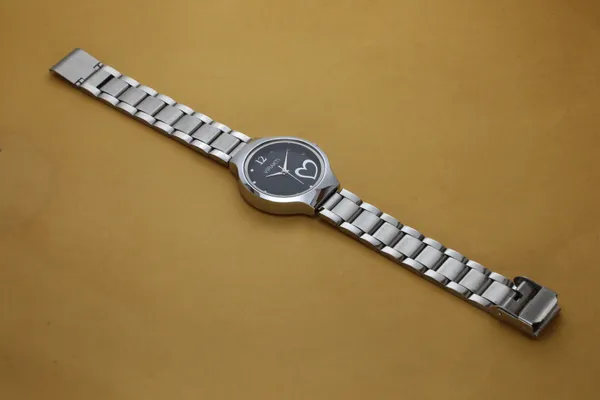 Silver_Stainless_Steel_Quartz_Analog_Watch_For_Girls