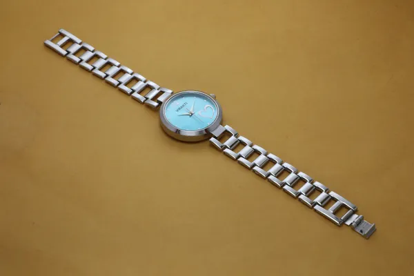Silver_Metal_Quartz_Analog_Watch_For_Girls