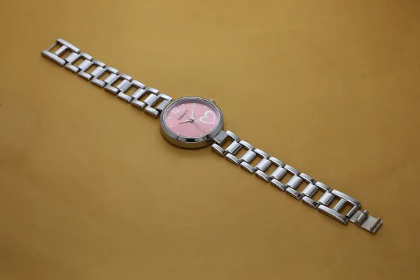 Silver_Metal_Quartz_Analog_Watch_For_Girls