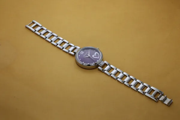 Silver_Metal_Quartz_Analog_Watch_For_Girls
