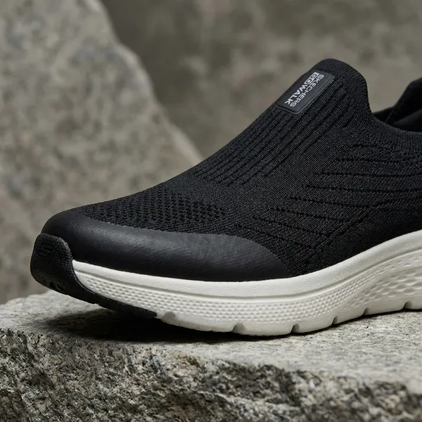 Black_Skechers_Laceless_Sports_Shoes_For_Men