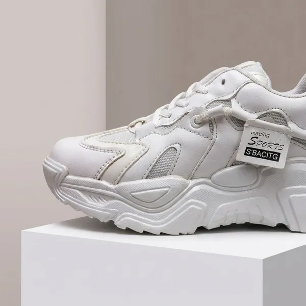 White_Sneakers_For_Womens