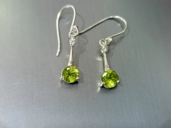 925_silver_minimal_Peridot_Earrings_