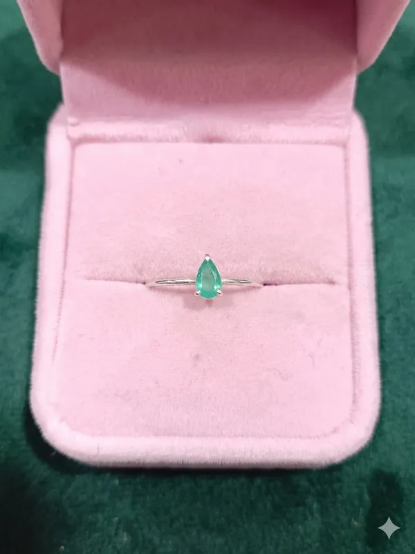 925_Silver_Jewellery_Emeralad_Tear_drop_share_ring