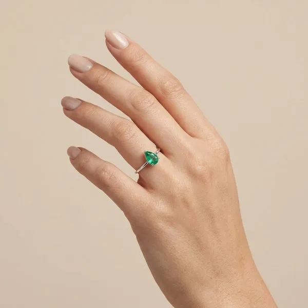 925_Silver_Jewellery_Emeralad_Tear_drop_share_ring