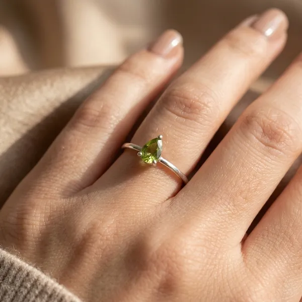 925_Silver_JewelleryElegant_Peridot_Pear_shape_ring