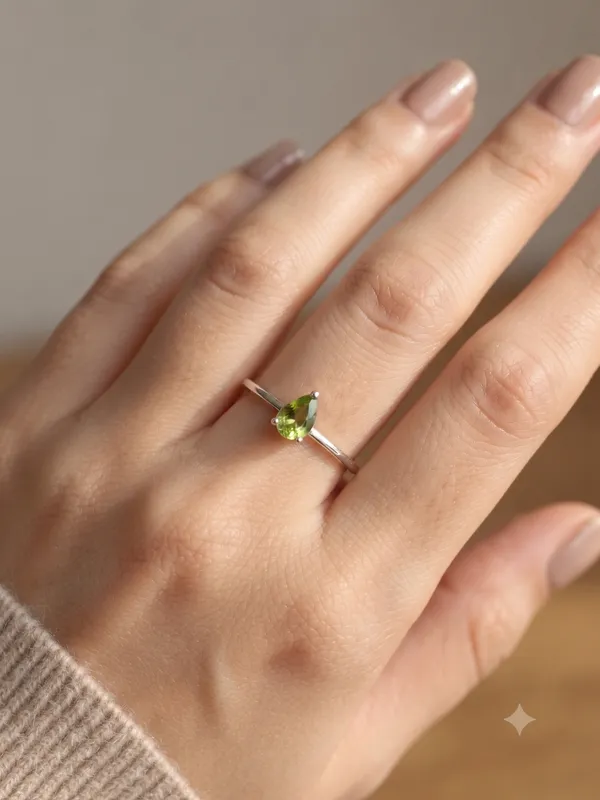 925_Silver_JewelleryElegant_Peridot_Pear_shape_ring