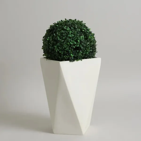 White_Polymer_Plastic_Planter_For_Home_Decor,Plantation_And_Decorative_Item