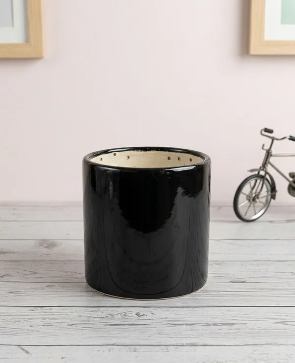 Black_Ceramic_Planter_For_Home_Decor,Plantation_And_Decorative_Item