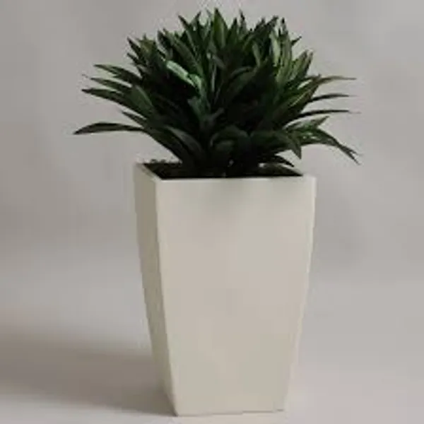 White_Polymer_Plastic_Planter_For_Home_Decor,Plantation_And_Decorative_Item