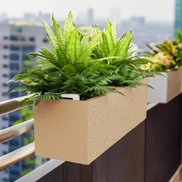 White_Polymer_Plastic_Planter_For_Home_Decor,Plantation_And_Decorative_Item