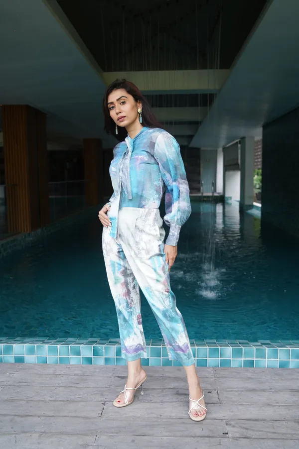 Riviera_Shirt_With_Scarf_Collar_For_Women