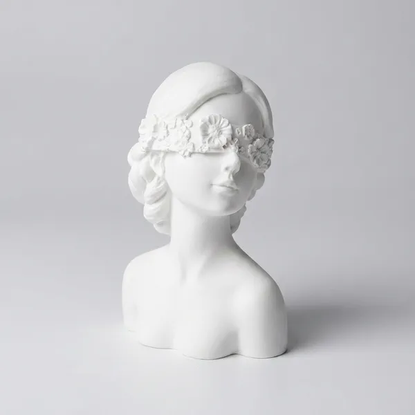 White_Decorative_Ceramic_Bust_Statue_With_Floral_Crown
