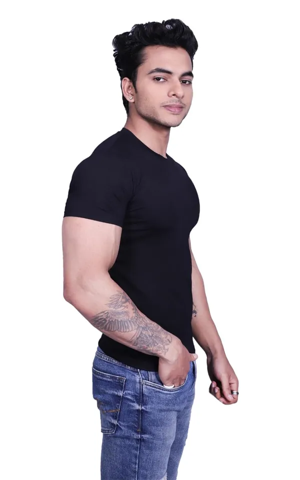 Black_Premium_Round_Neck_Cotton_Blend_T-Shirt_For_Mens
