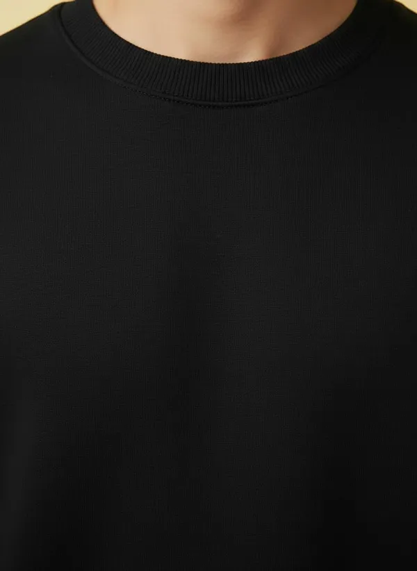 Black_Premium_Round_Neck_Sweatshirt_For_Men