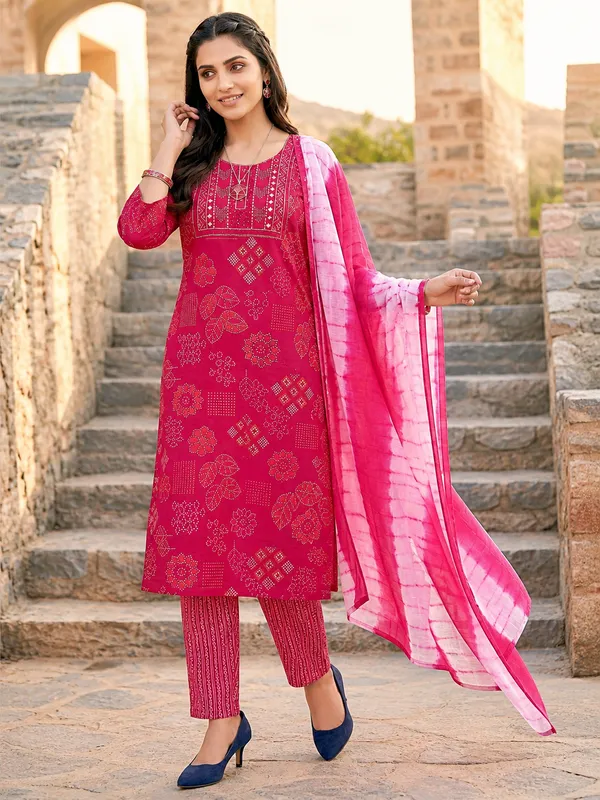 Women’s_Elegant_Foil_Print_Kurta_Set_with_Dupatta_(Pink)