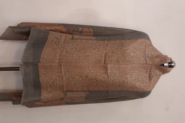 Light_Grey_Embroidered_Woolen_Shawl_With_Pashmina_Border