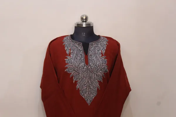 Elegant_Maroon_Ethnic_Kurti_With_Silver_Embroidery