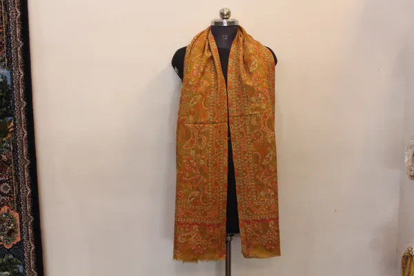 Golden_Mustard_Paisley_Embroidered_Shawls