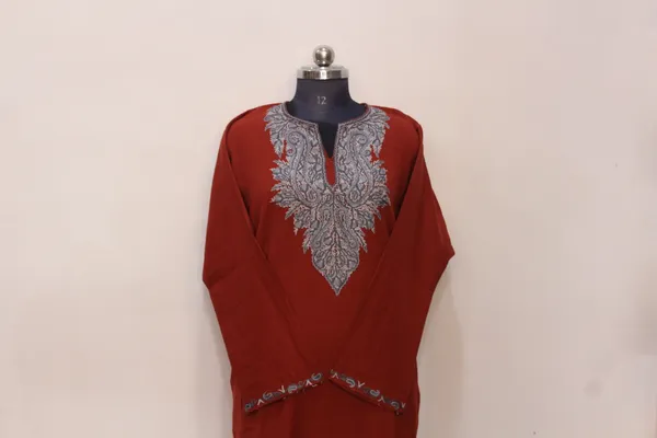 Elegant_Maroon_Ethnic_Kurti_With_Silver_Embroidery