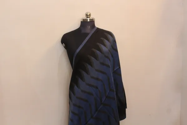 Black_And_Blue_Striped_Shawl_Or_Scarf_For_Women