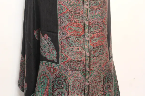 Black_Traditional_Kashmiri_Embroidery_Shawl_For_Women