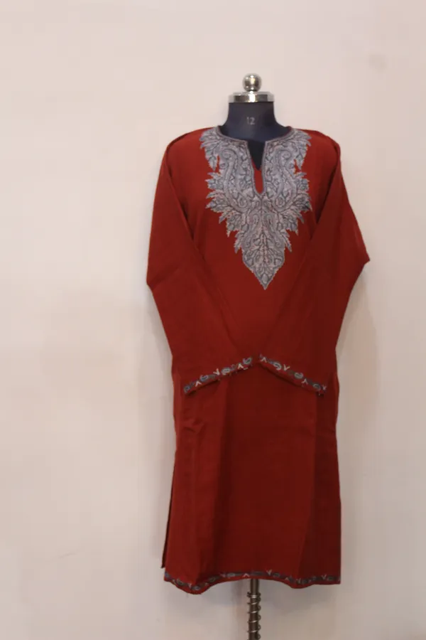Elegant_Maroon_Ethnic_Kurti_With_Silver_Embroidery