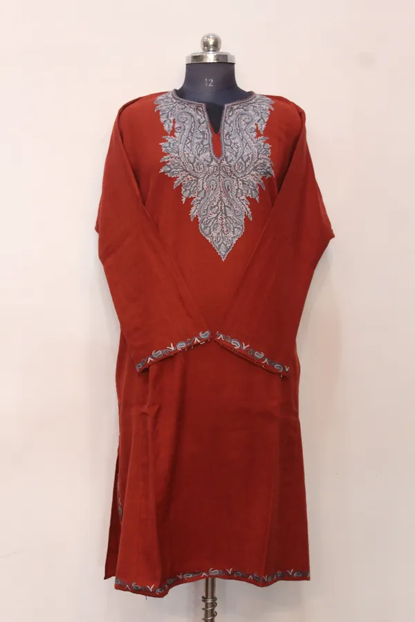 Elegant_Maroon_Ethnic_Kurti_With_Silver_Embroidery