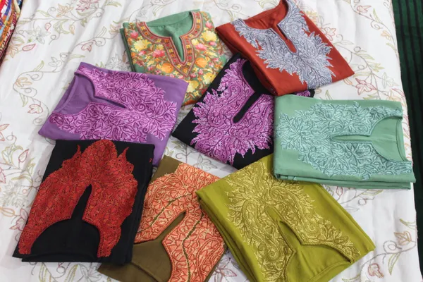Green_Kashmiri_Embroidered_Woolen_Kurti_With_Floral_Aari_Work